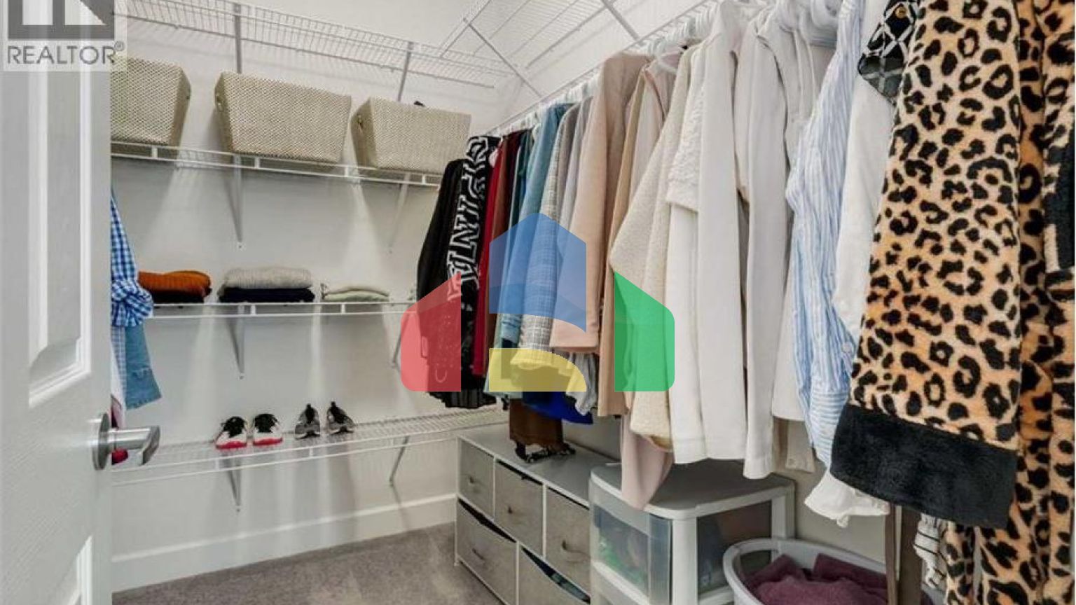 Residential - Single Family Home - Calgary, Canada - Canada