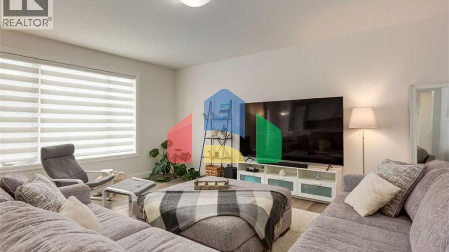 Residential - Single Family Home - Calgary, Canada - Canada