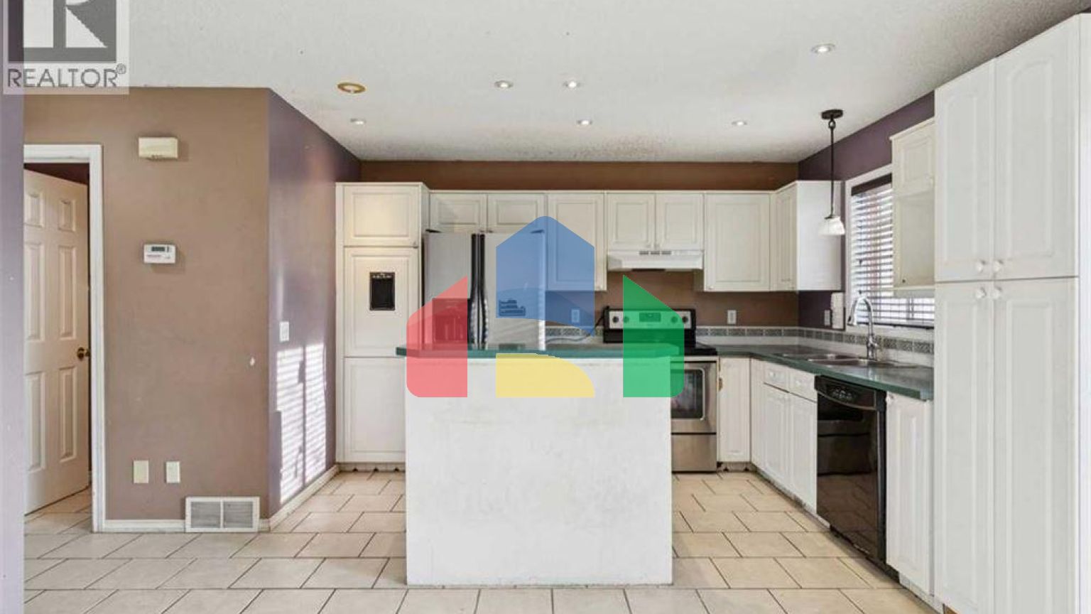 Residential - Single Family Home - Calgary, Canada - Canada