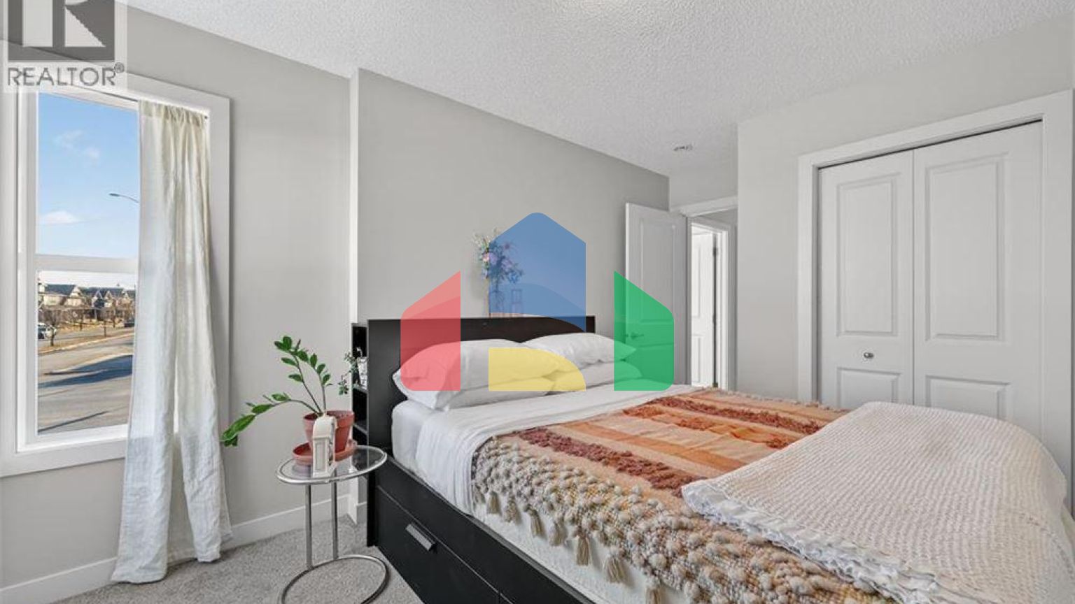 Residential - Single Family Home - Calgary, Canada - Canada