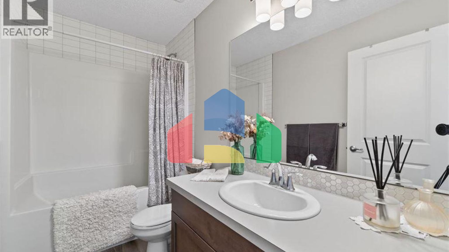 Residential - Single Family Home - Calgary, Canada - Canada