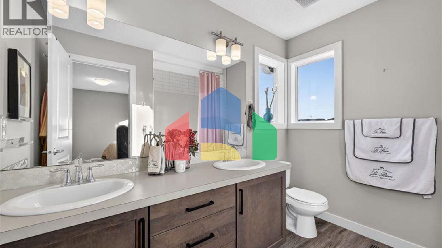 Residential - Single Family Home - Calgary, Canada - Canada