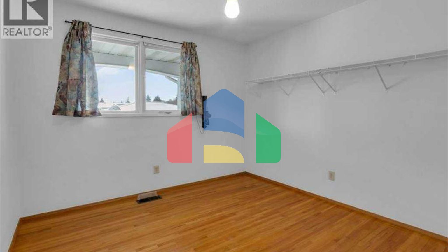 Residential - Single Family Home - Calgary, Canada - Canada