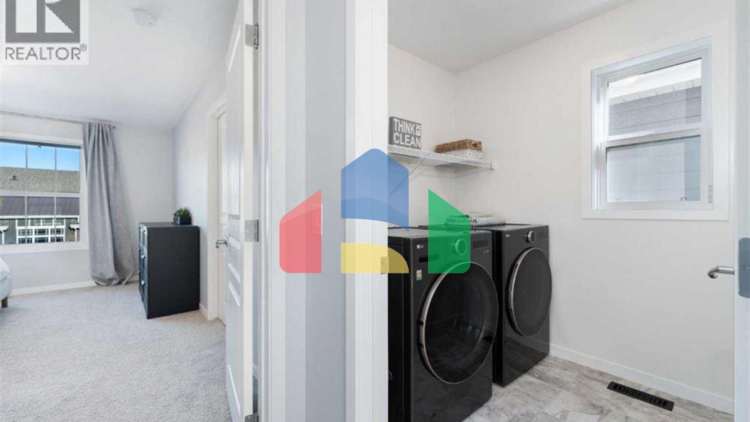 Residential - Single Family Home - Calgary, Canada - Canada