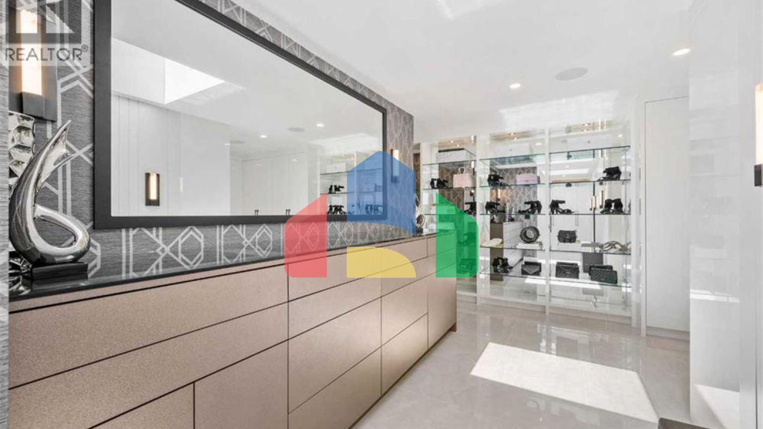 Residential - Single Family Home - Calgary, Canada - Canada