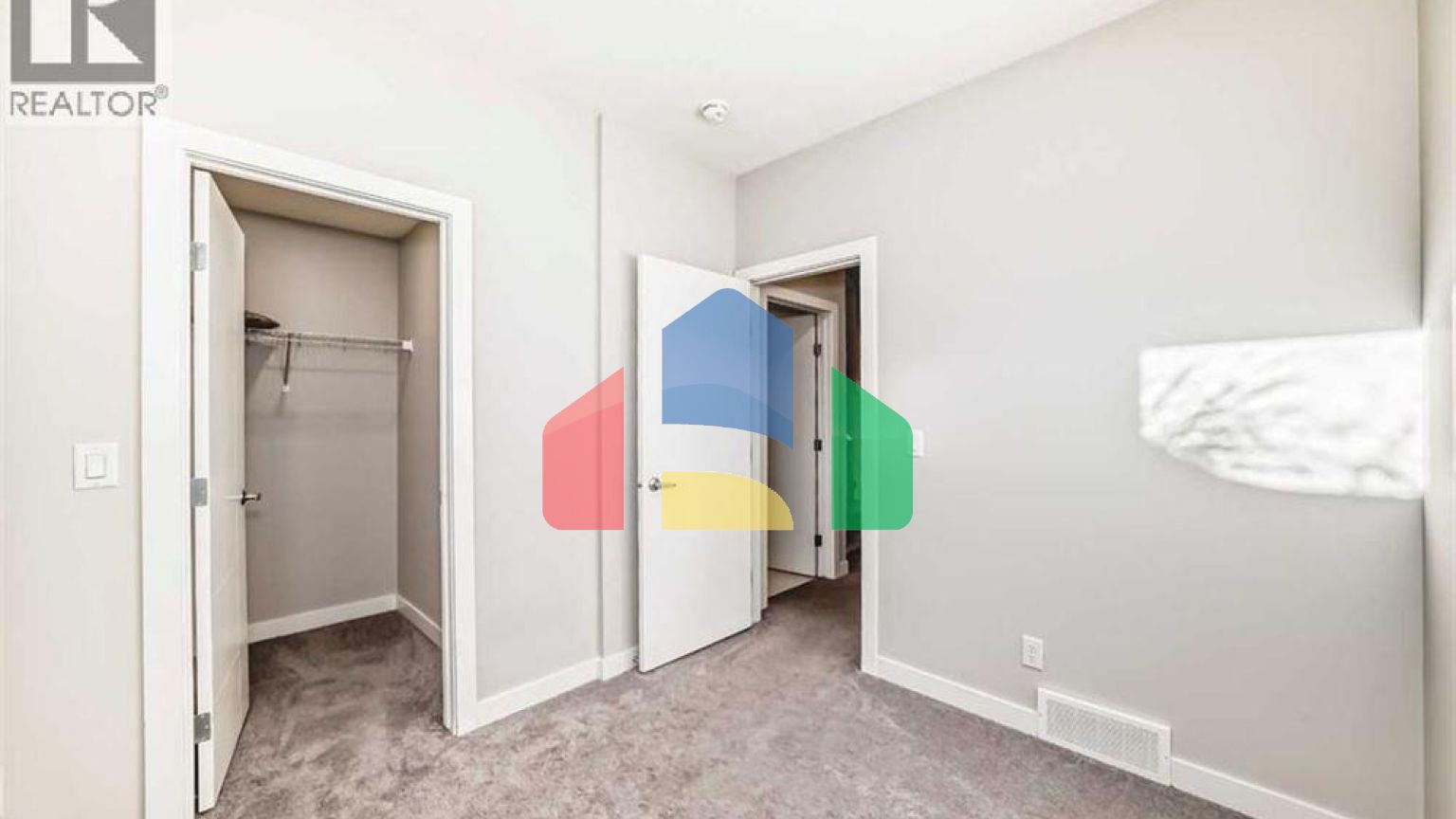 Residential - Single Family Home - Calgary, Canada - Canada