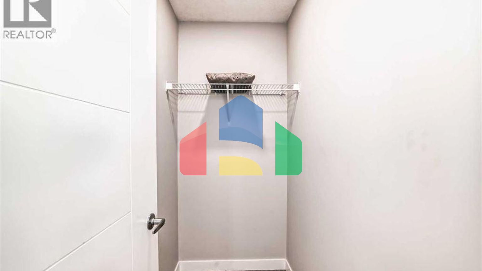 Residential - Single Family Home - Calgary, Canada - Canada