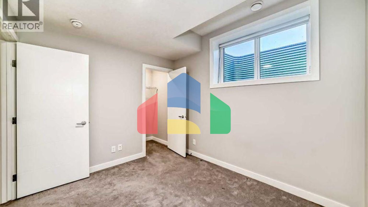 Residential - Single Family Home - Calgary, Canada - Canada