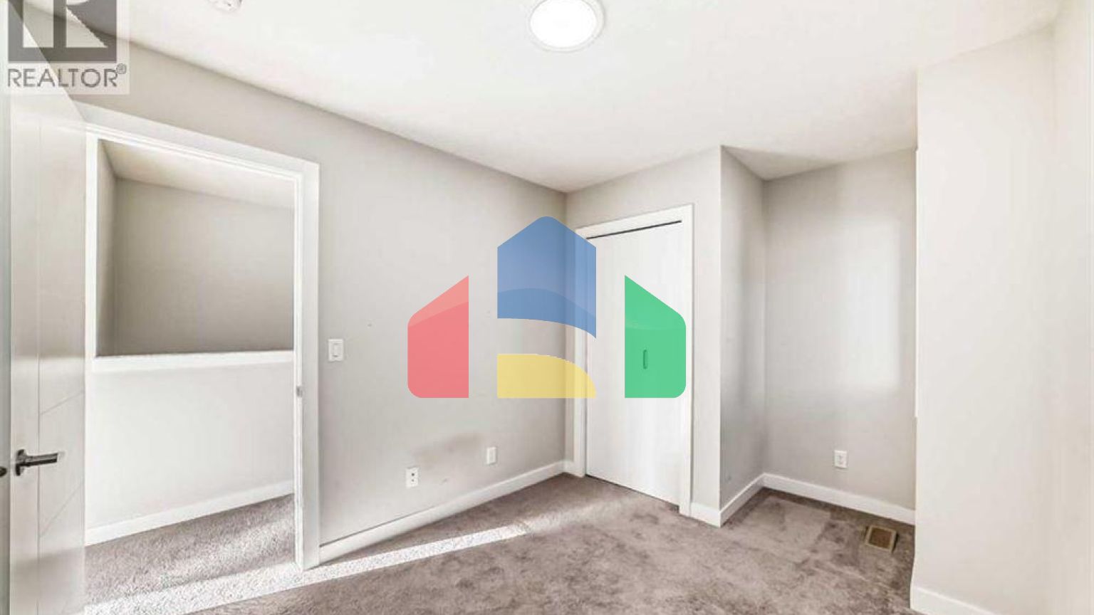 Residential - Single Family Home - Calgary, Canada - Canada