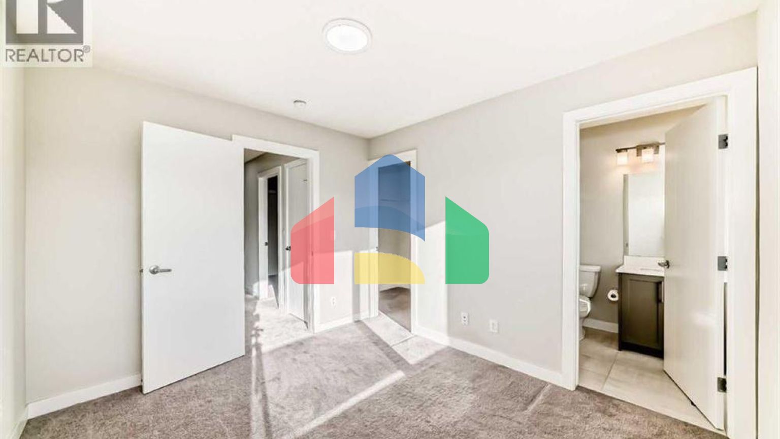 Residential - Single Family Home - Calgary, Canada - Canada