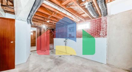 Residential - Single Family Home - Calgary, Canada - Canada