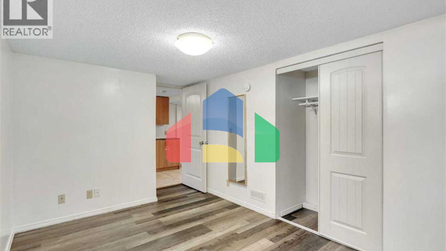 Residential - Single Family Home - Calgary, Canada - Canada