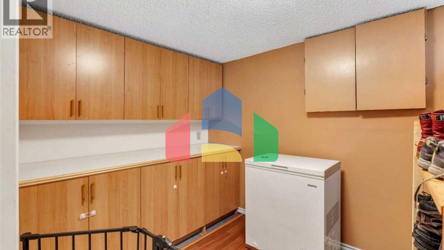 Residential - Single Family Home - Calgary, Canada - Canada