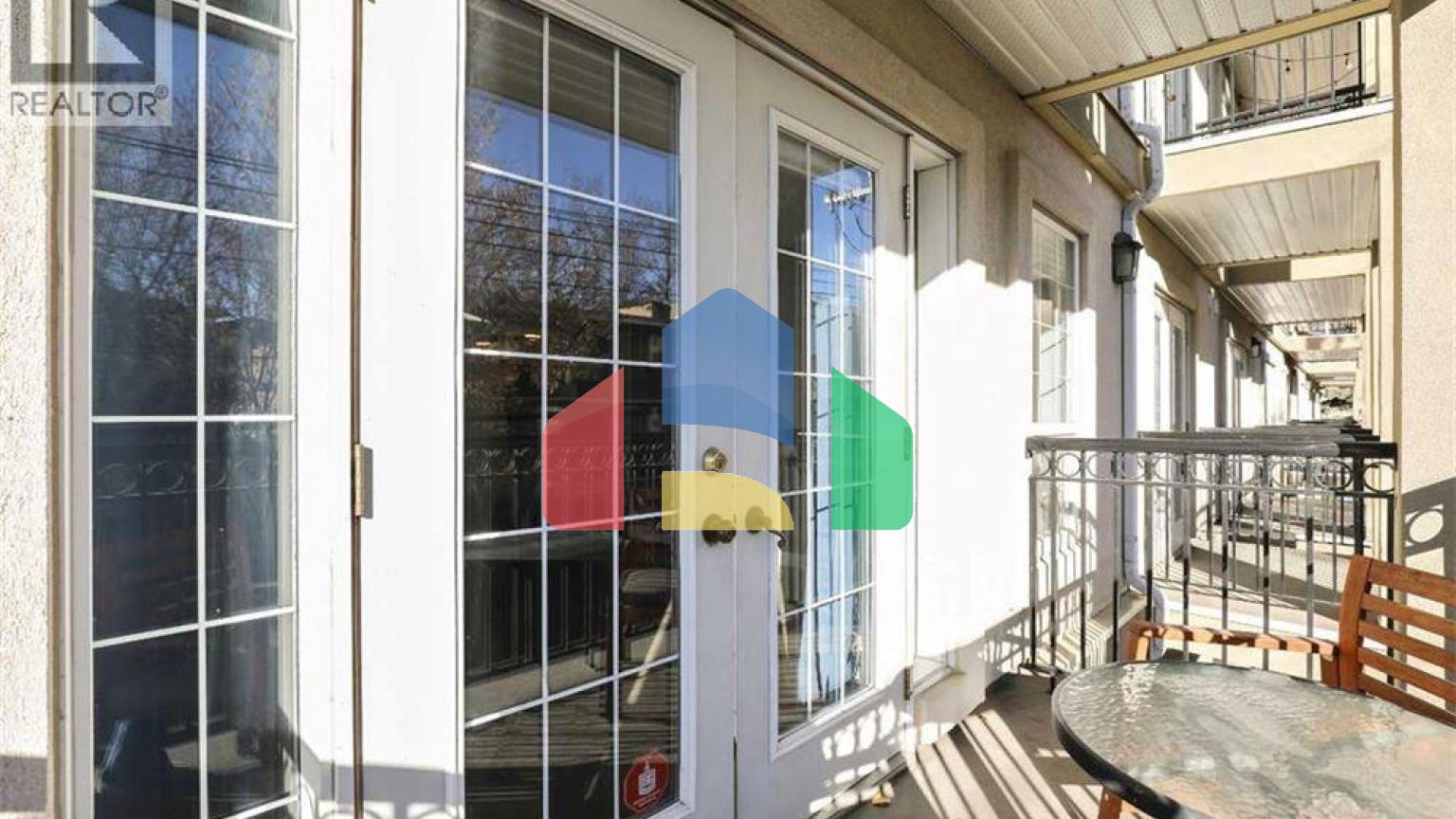 Residential - Single Family Home - Calgary, Canada - Canada