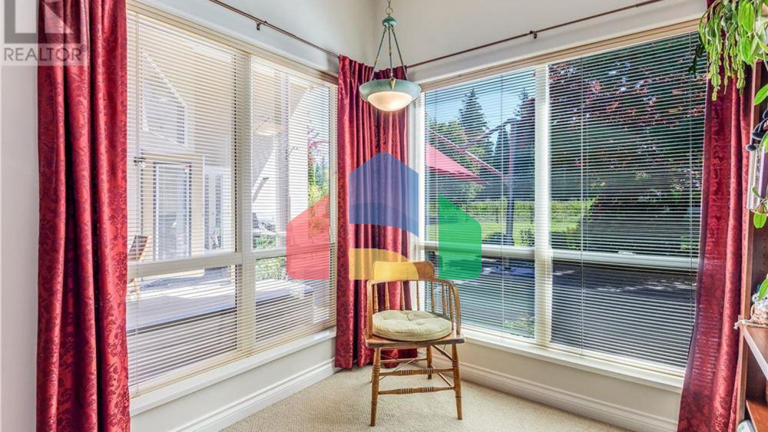 Residential - Single Family Home - Campbell River, Canada - Canada