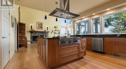Residential - Single Family Home - Campbell River, Canada - Canada