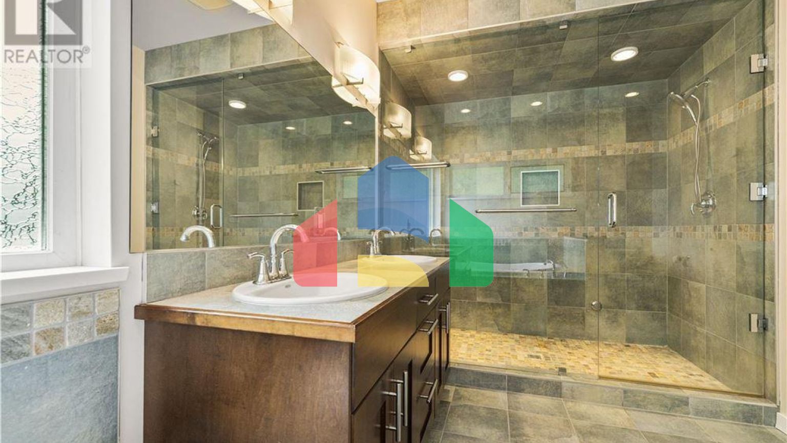 Residential - Single Family Home - Campbell River, Canada - Canada