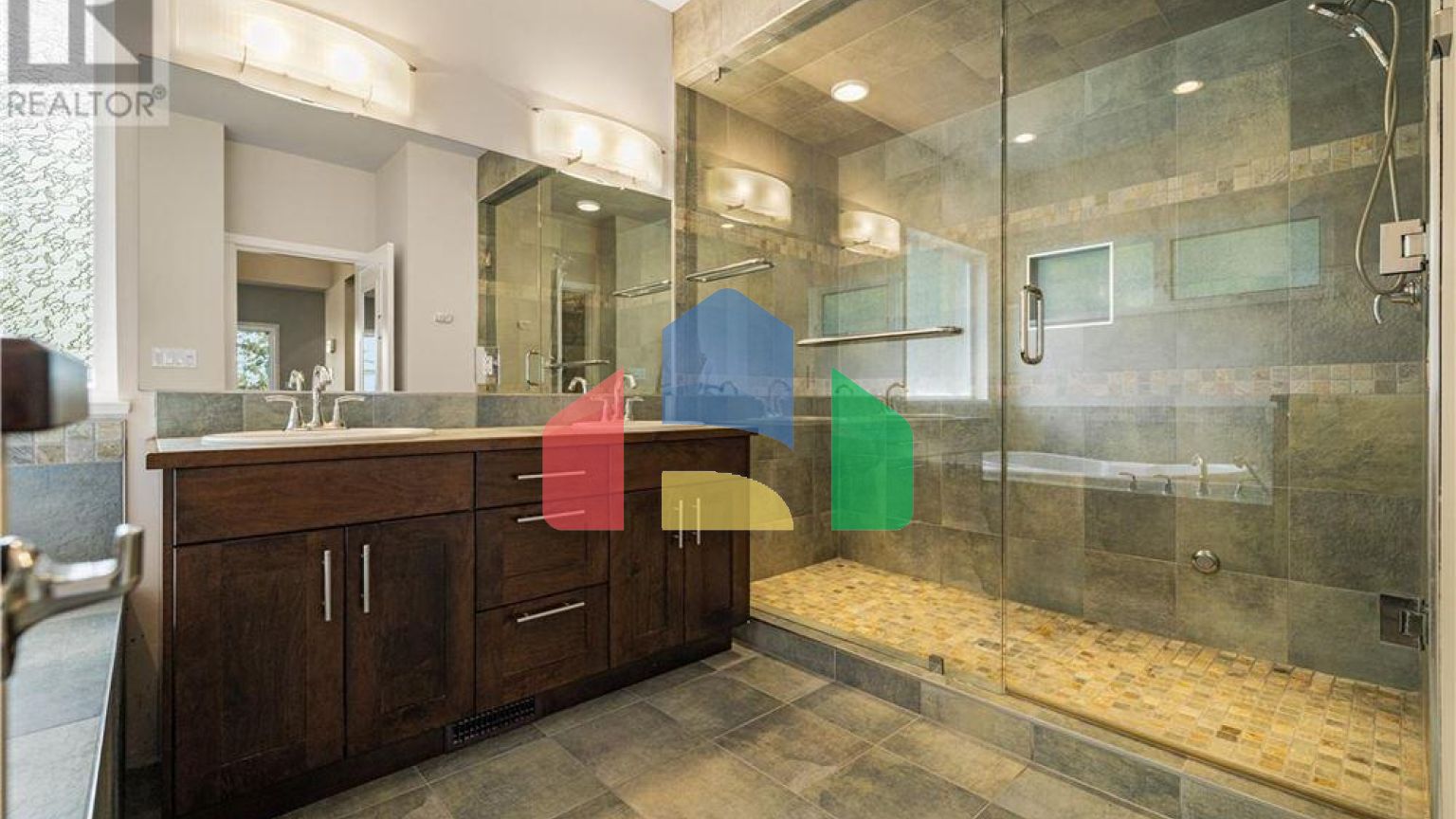 Residential - Single Family Home - Campbell River, Canada - Canada