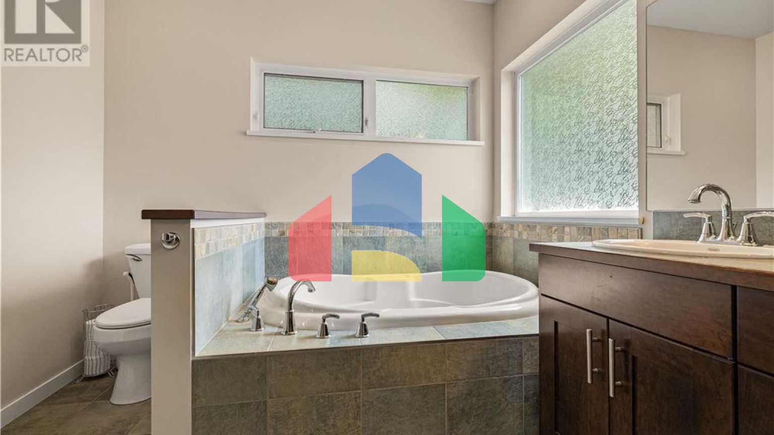 Residential - Single Family Home - Campbell River, Canada - Canada