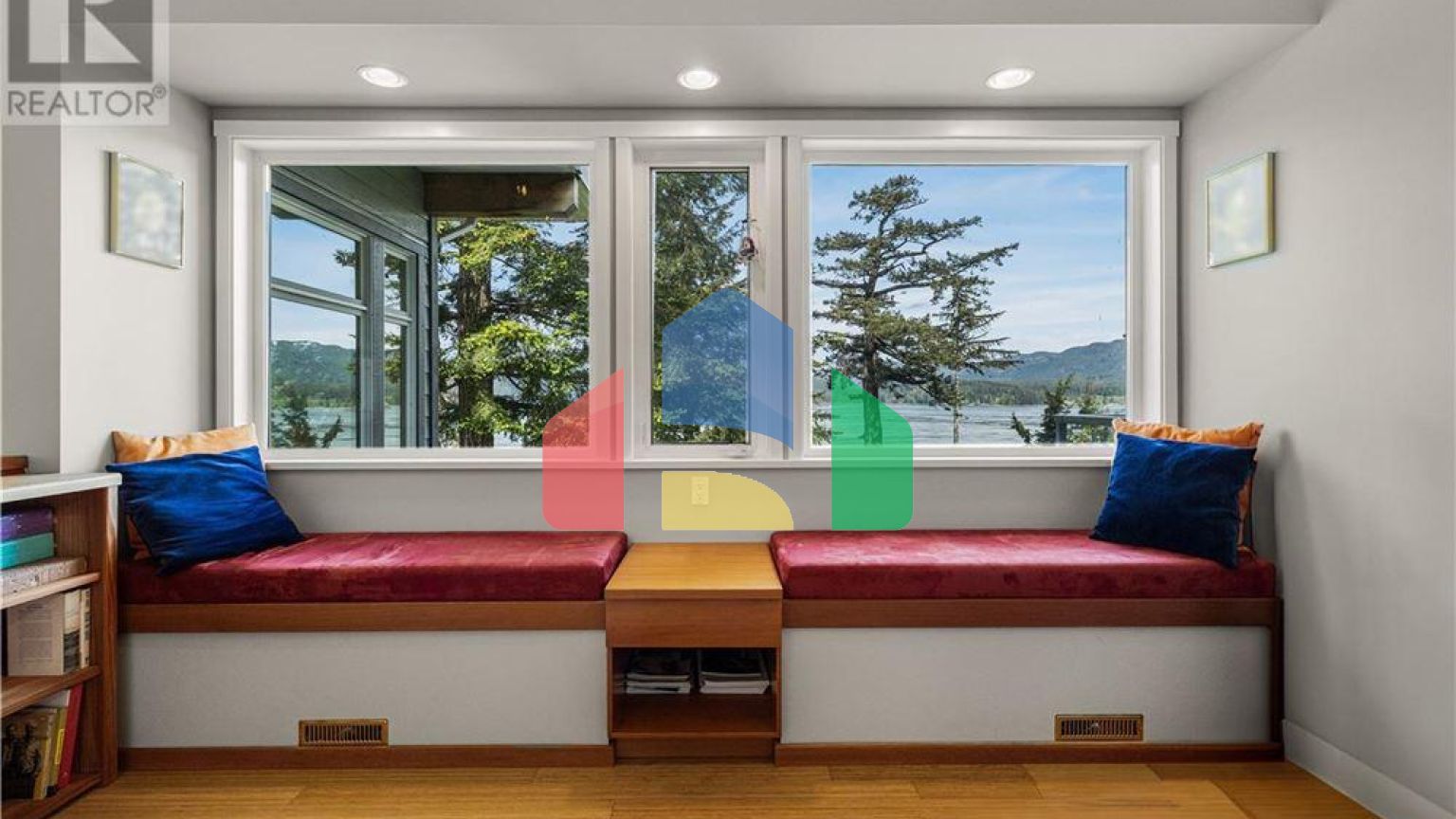 Residential - Single Family Home - Campbell River, Canada - Canada