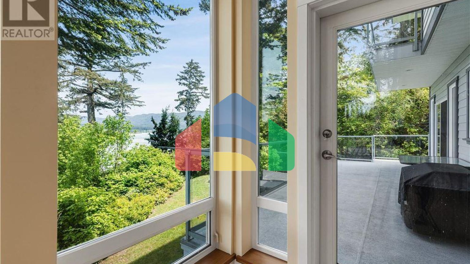 Residential - Single Family Home - Campbell River, Canada - Canada