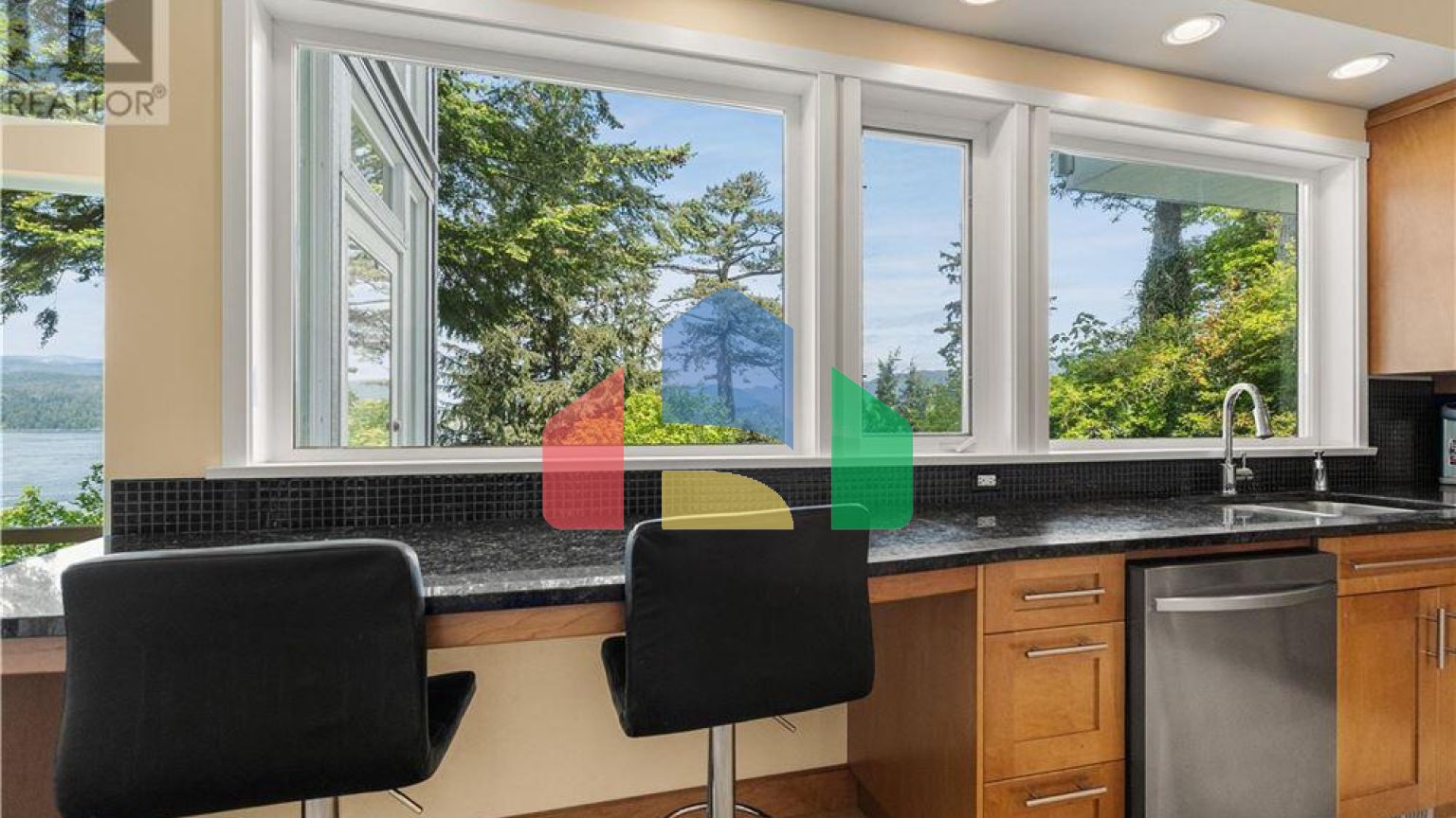 Residential - Single Family Home - Campbell River, Canada - Canada