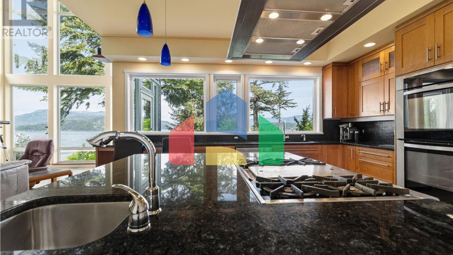 Residential - Single Family Home - Campbell River, Canada - Canada