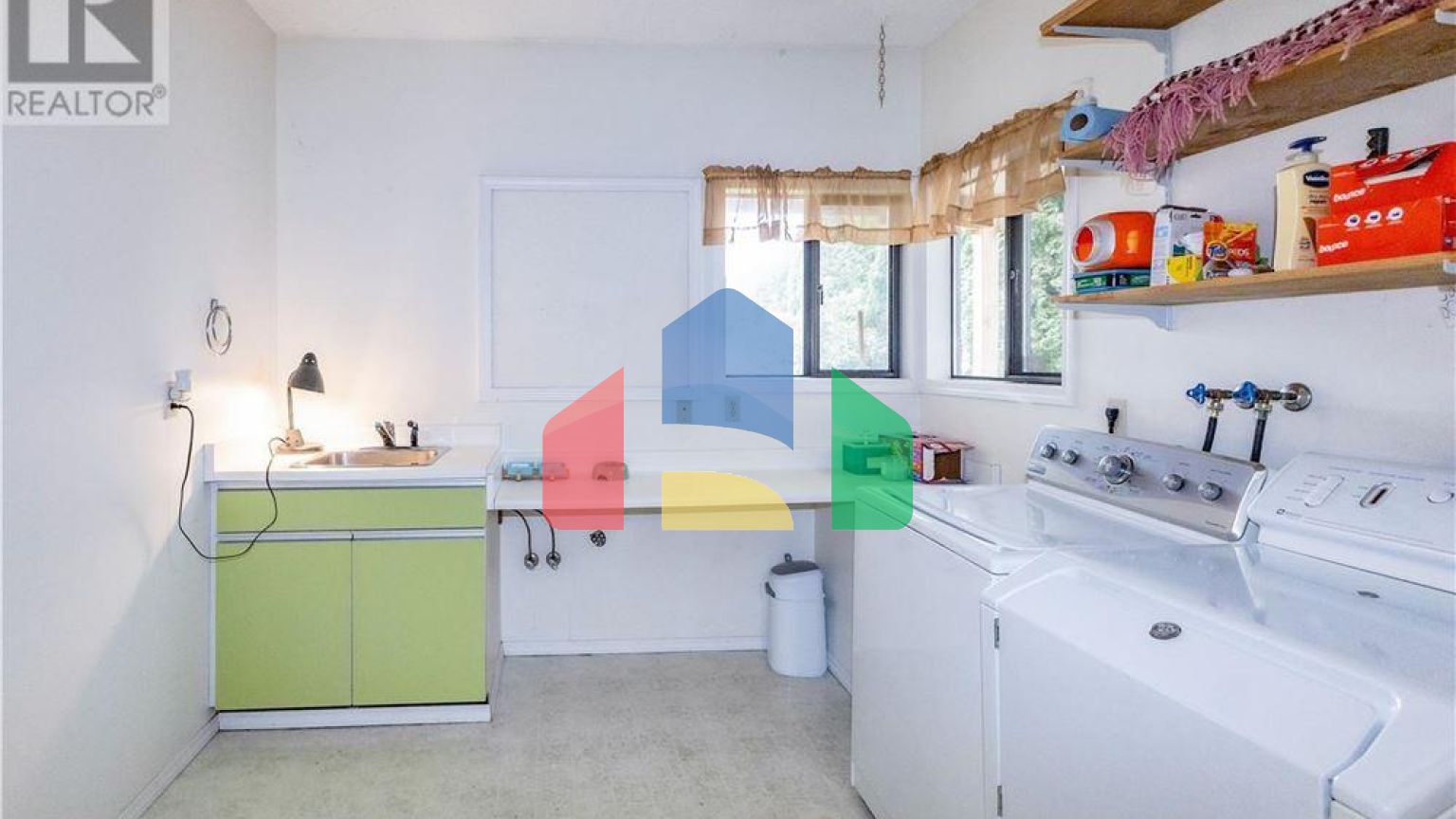 Residential - Single Family Home - Campbell River, Canada - Canada