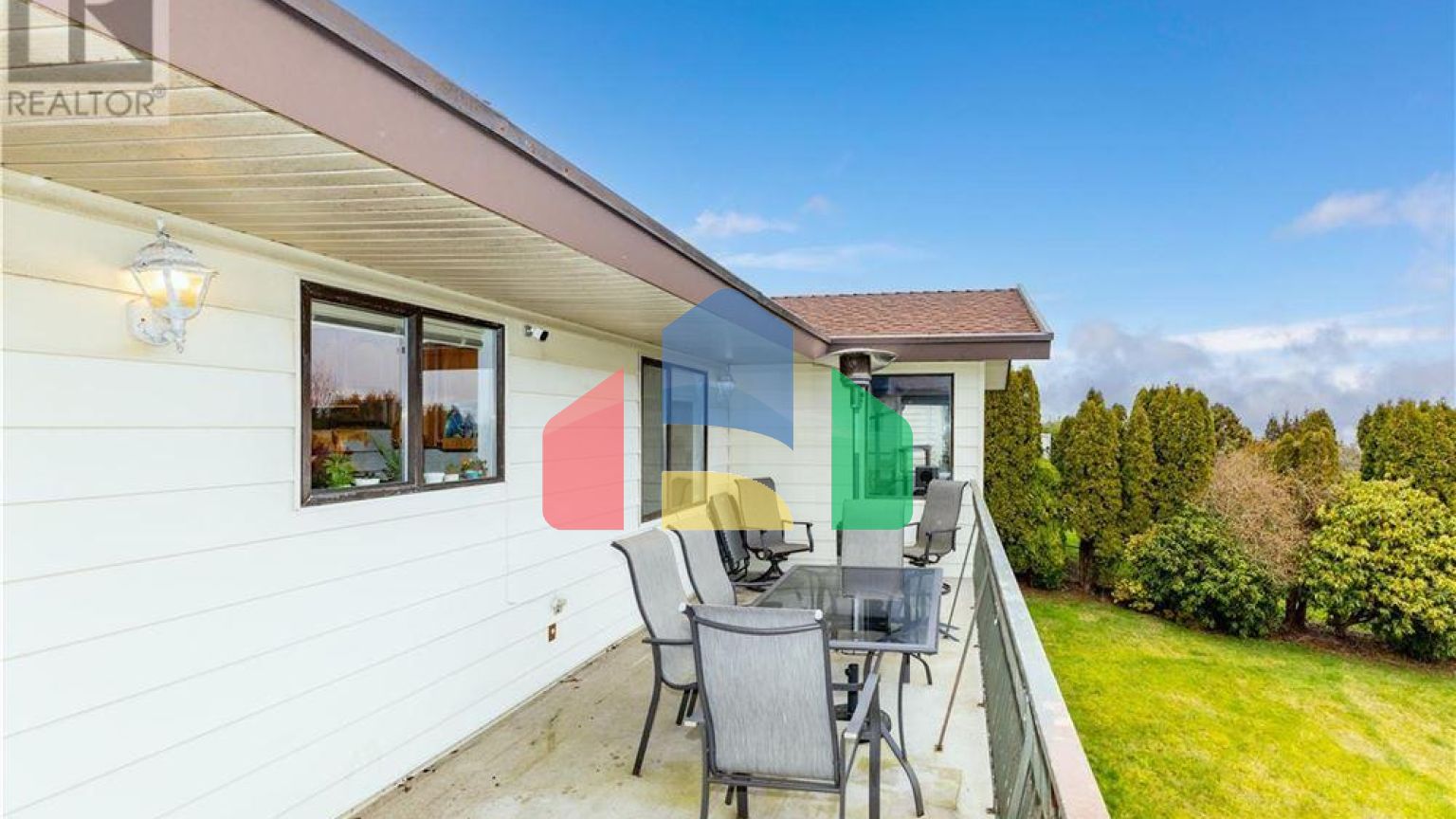 Residential - Single Family Home - Campbell River, Canada - Canada