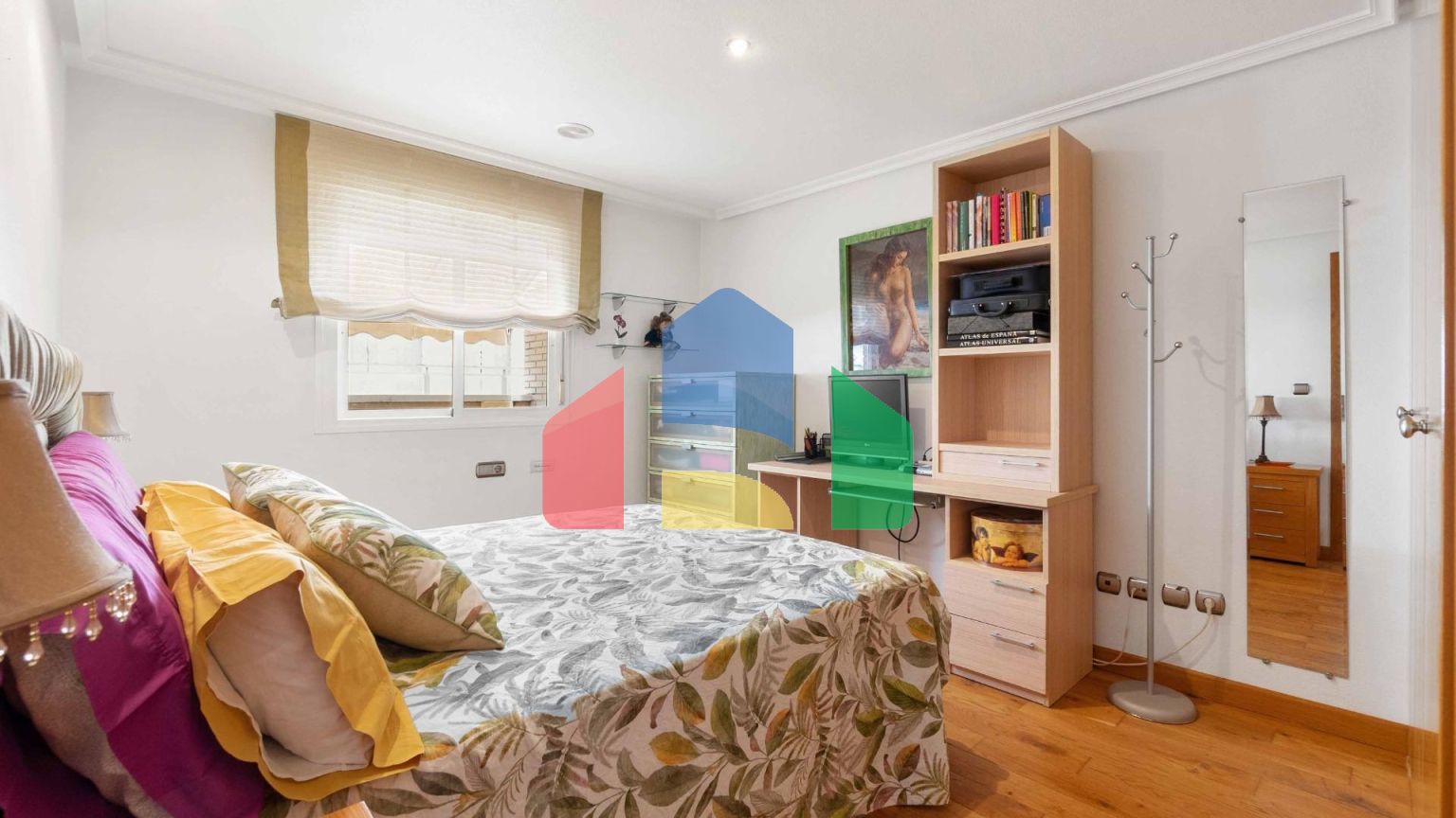 ПЕНТХАУС В ЦЕНТРЕ ТОРРЕВЬЕХЕ. ГАРАЖ+КЛАДОВКА. 3 СПАЛЬНИ. 3 ВАННЫЕ КОМНАТЫ. 110 М2.