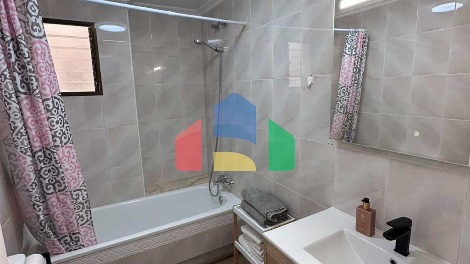 родаётся aпартамент в Торревьехе в районе Playa Del Cura!