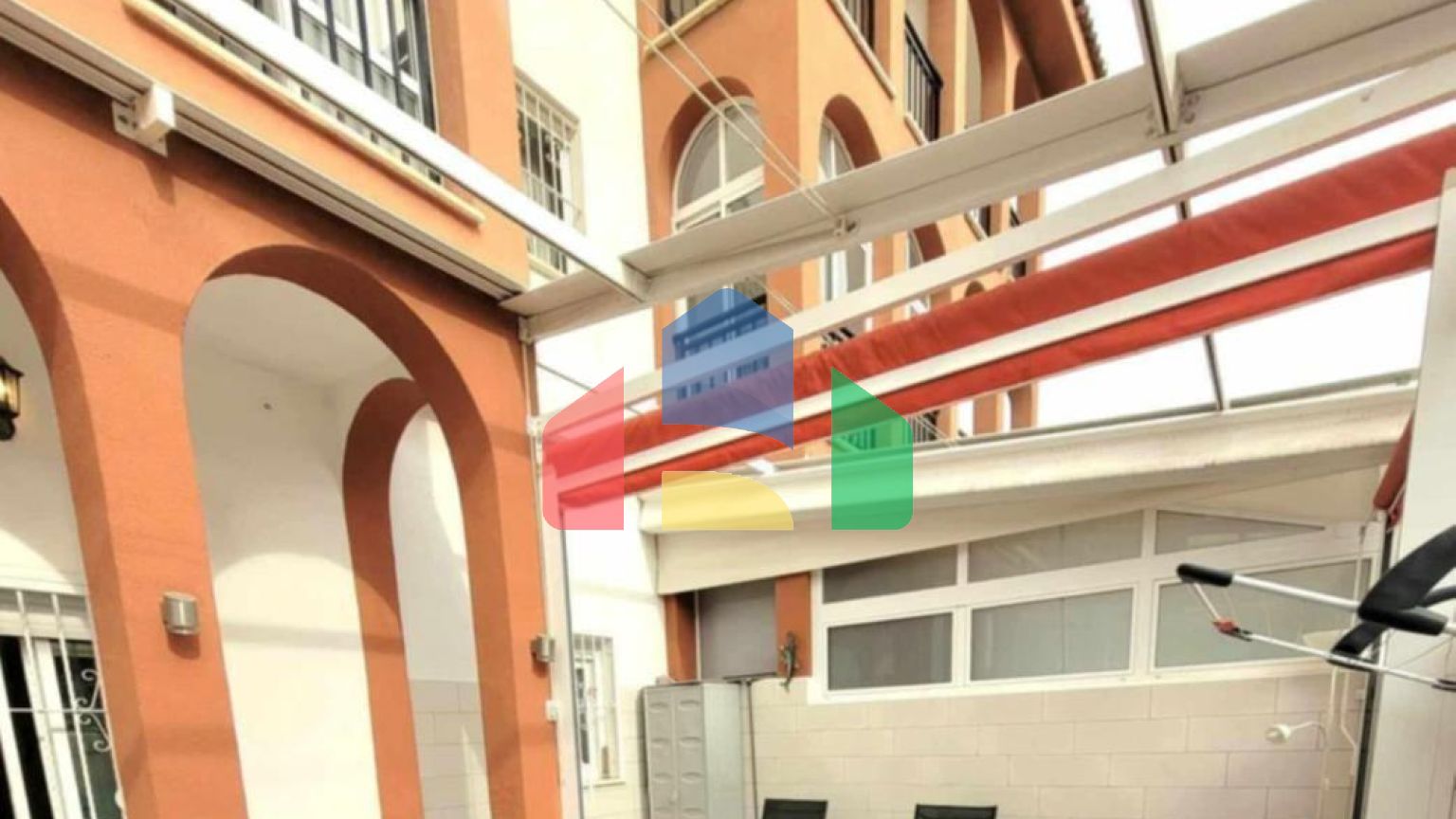 Элегантная резиденция в закрытом комплексе с бассейном и большой террасой