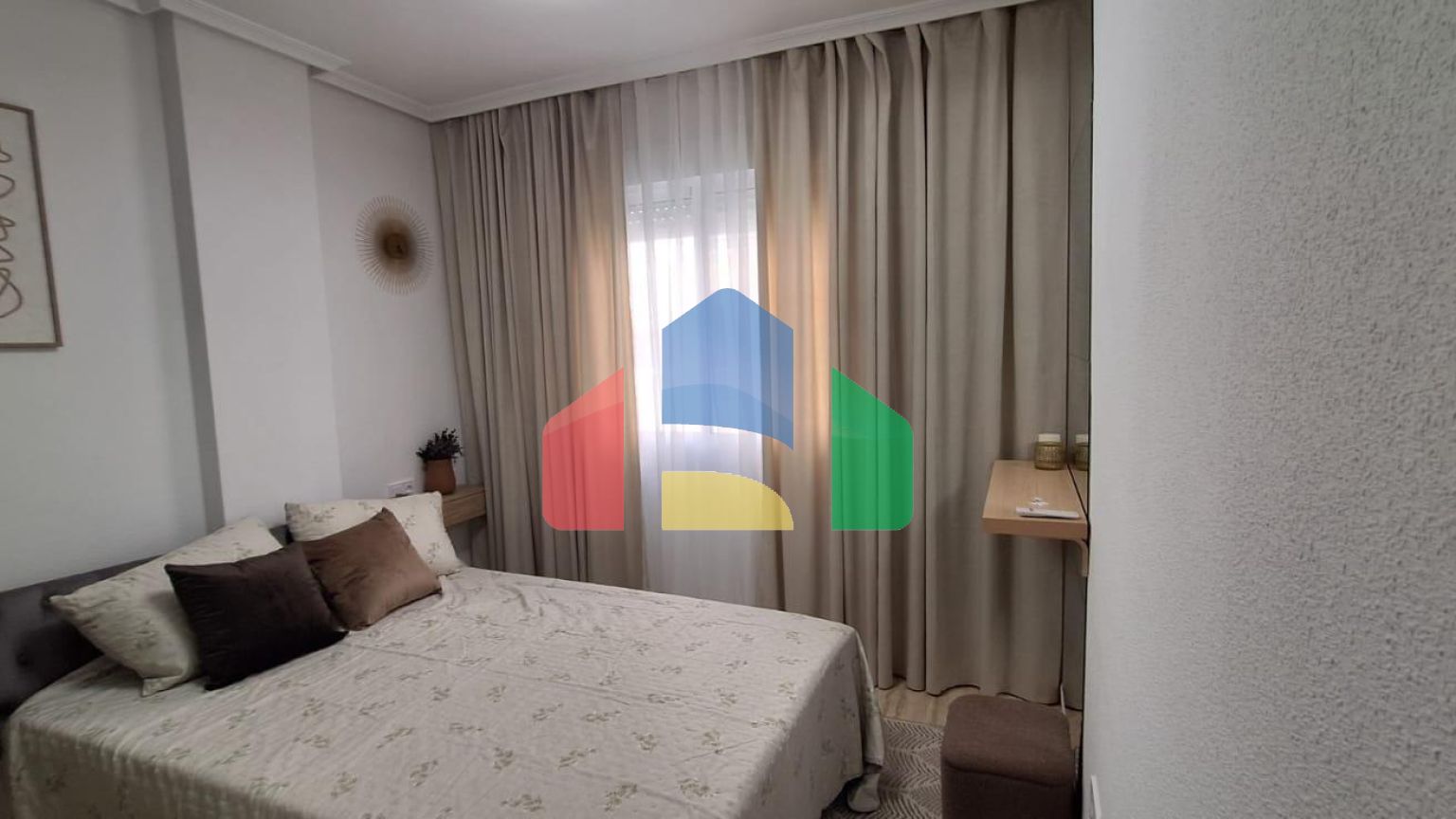 Эксклюзивная квартира с фантастическим дизайном и новым ремонтом: 2спальни, 1ванная,150 м. до пляжа