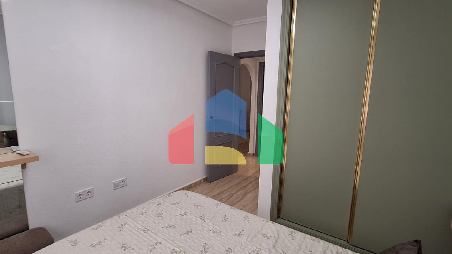 Эксклюзивная квартира с фантастическим дизайном и новым ремонтом: 2спальни, 1ванная,150 м. до пляжа