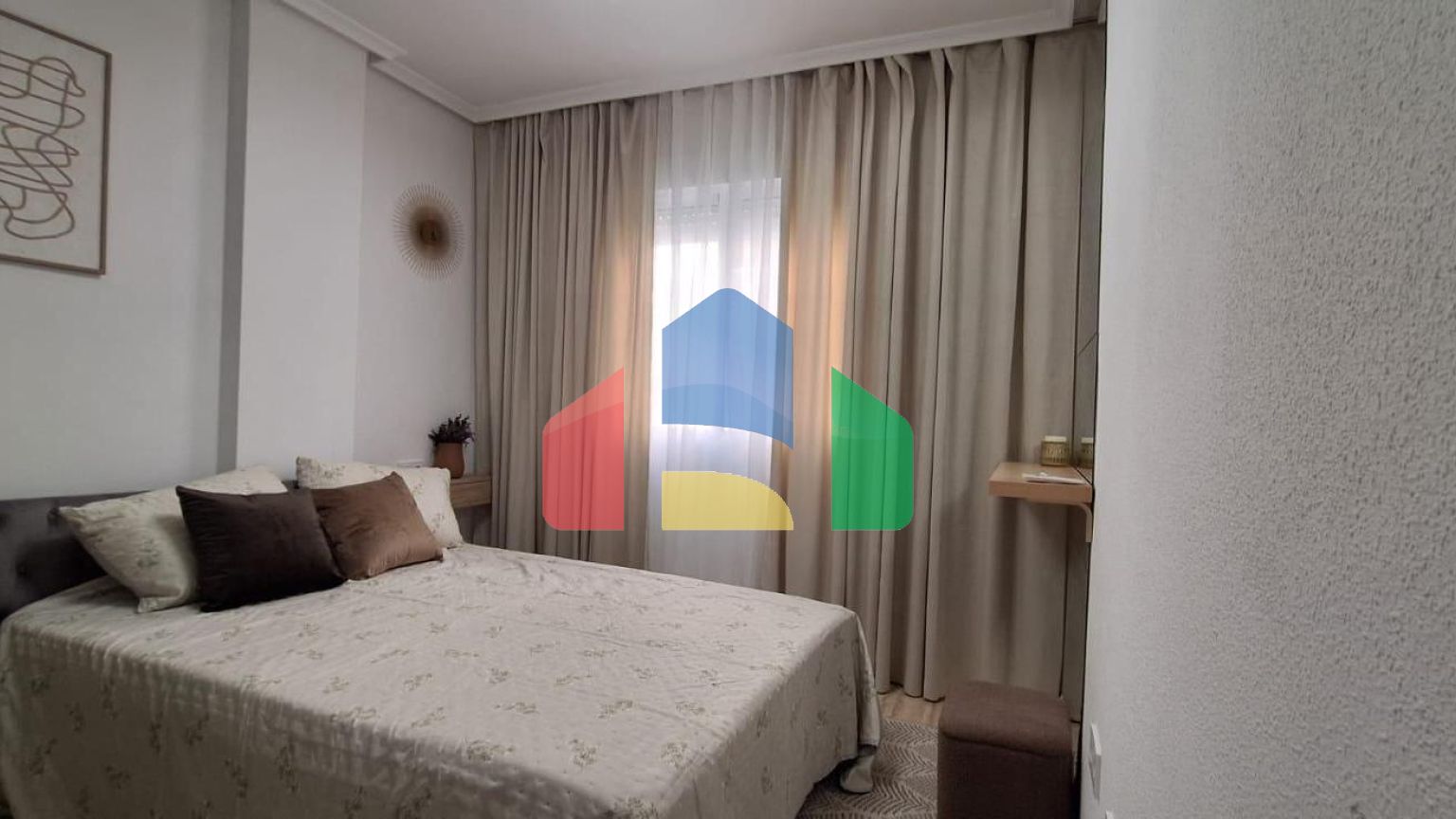 Эксклюзивная квартира с фантастическим дизайном и новым ремонтом: 2спальни, 1ванная,150 м. до пляжа