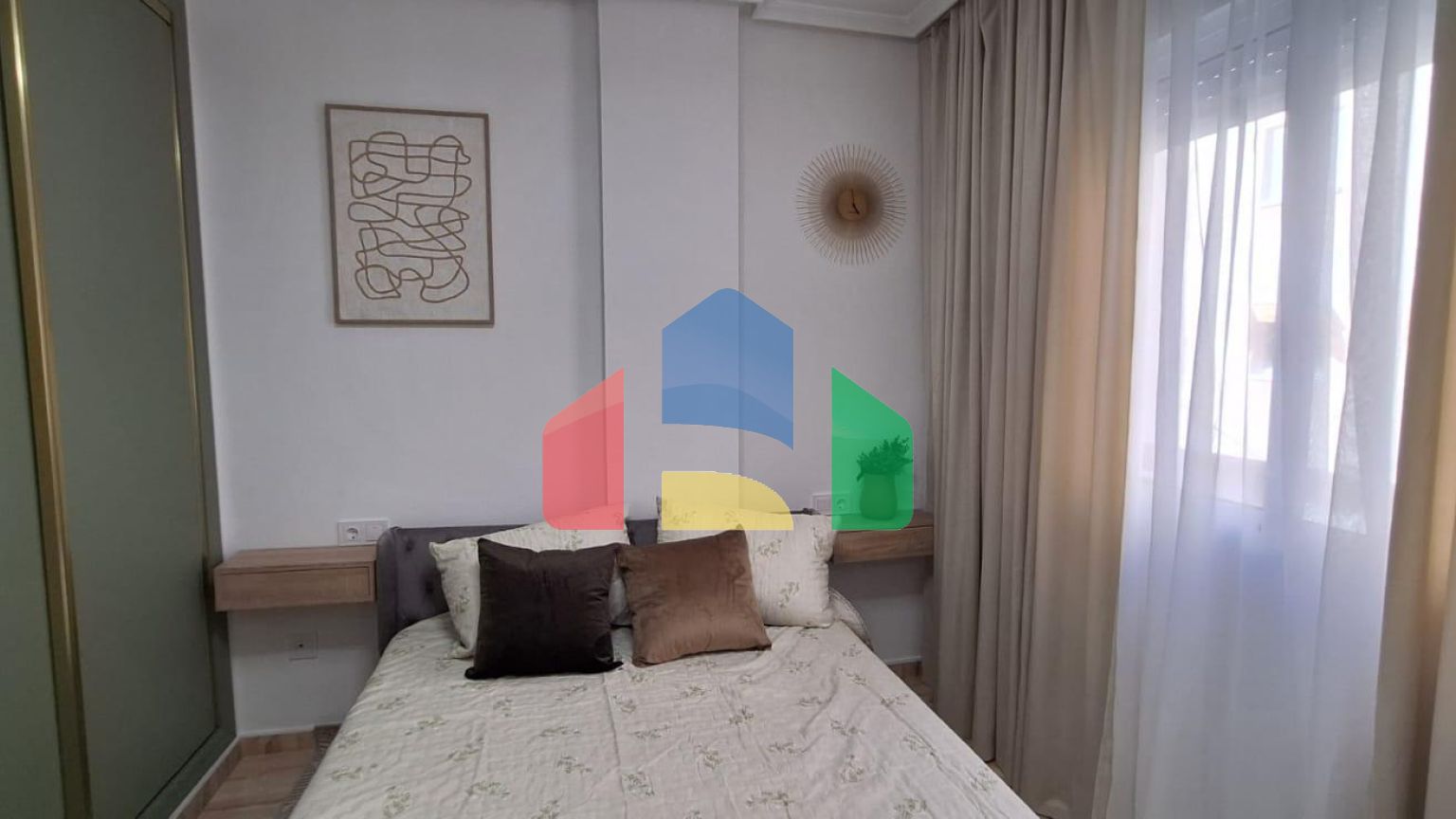 Эксклюзивная квартира с фантастическим дизайном и новым ремонтом: 2спальни, 1ванная,150 м. до пляжа