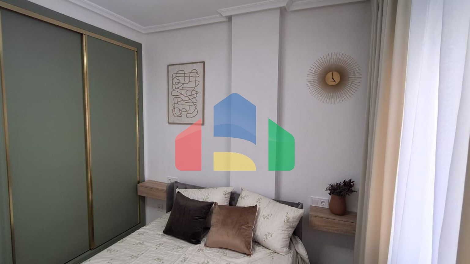 Эксклюзивная квартира с фантастическим дизайном и новым ремонтом: 2спальни, 1ванная,150 м. до пляжа