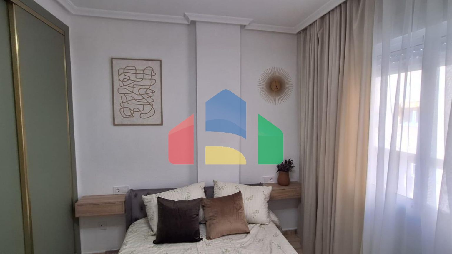 Эксклюзивная квартира с фантастическим дизайном и новым ремонтом: 2спальни, 1ванная,150 м. до пляжа