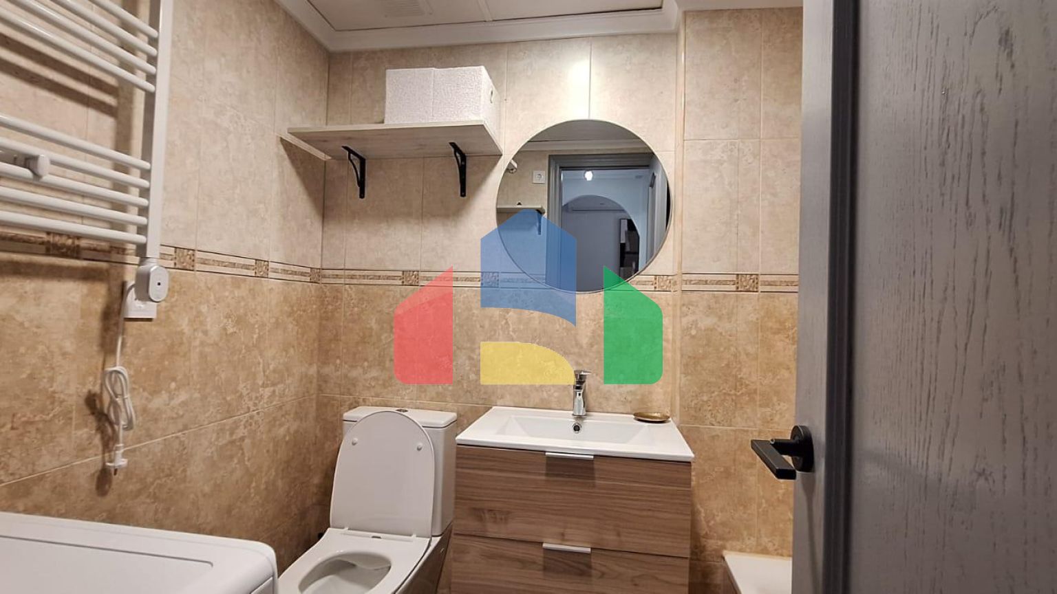 Эксклюзивная квартира с фантастическим дизайном и новым ремонтом: 2спальни, 1ванная,150 м. до пляжа