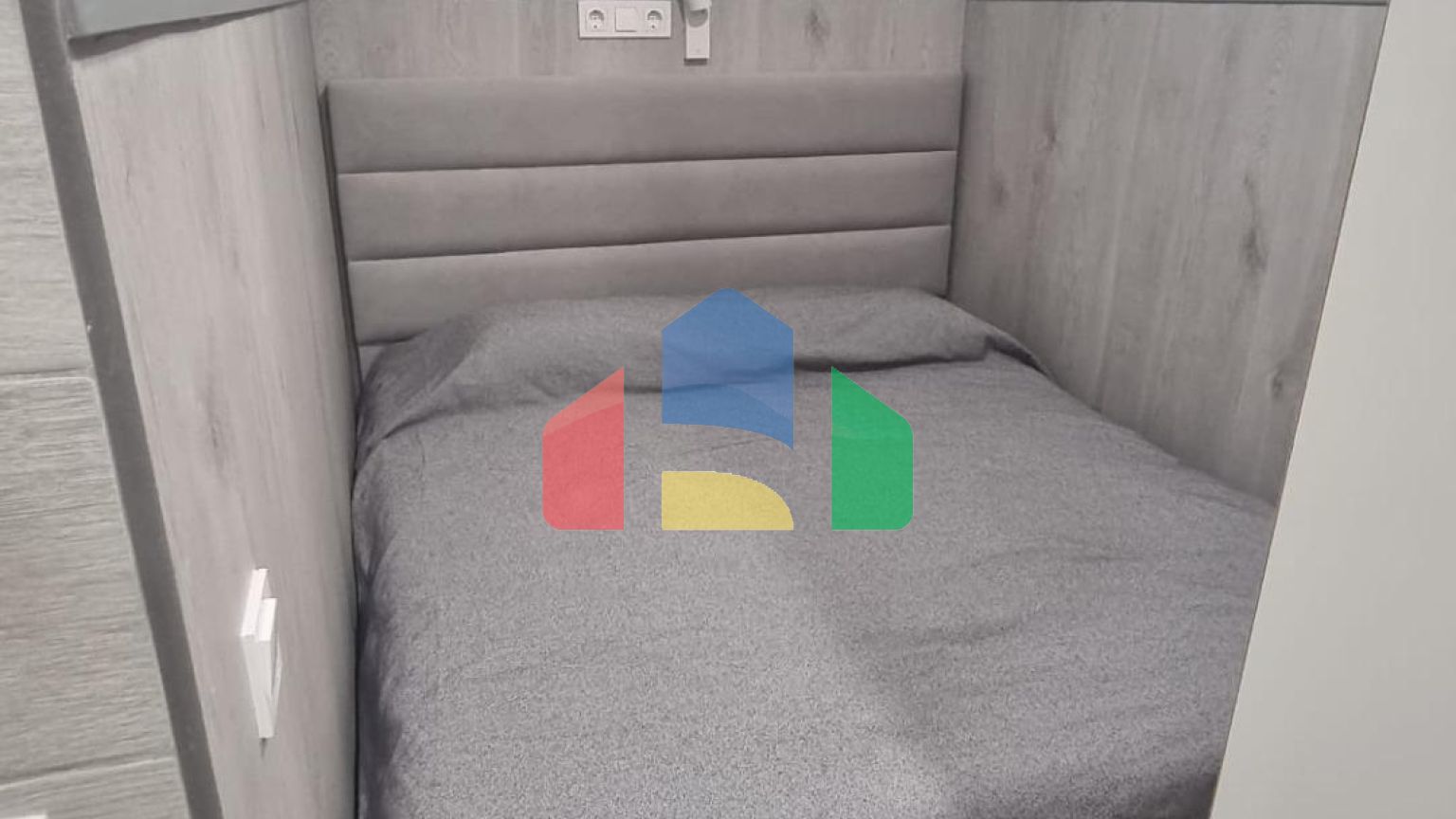 КВАРТИРА ПОСЛЕ РЕМОНТА В 50 МЕТРАХ ОТ ПЛЯЖА. 3 СПАЛЬНИ. 3 ВАННЫЕ КОМНАТЫ. 105 М2. ПОДЕЛЕННАЯ НА ТРИ СТУДИИ.