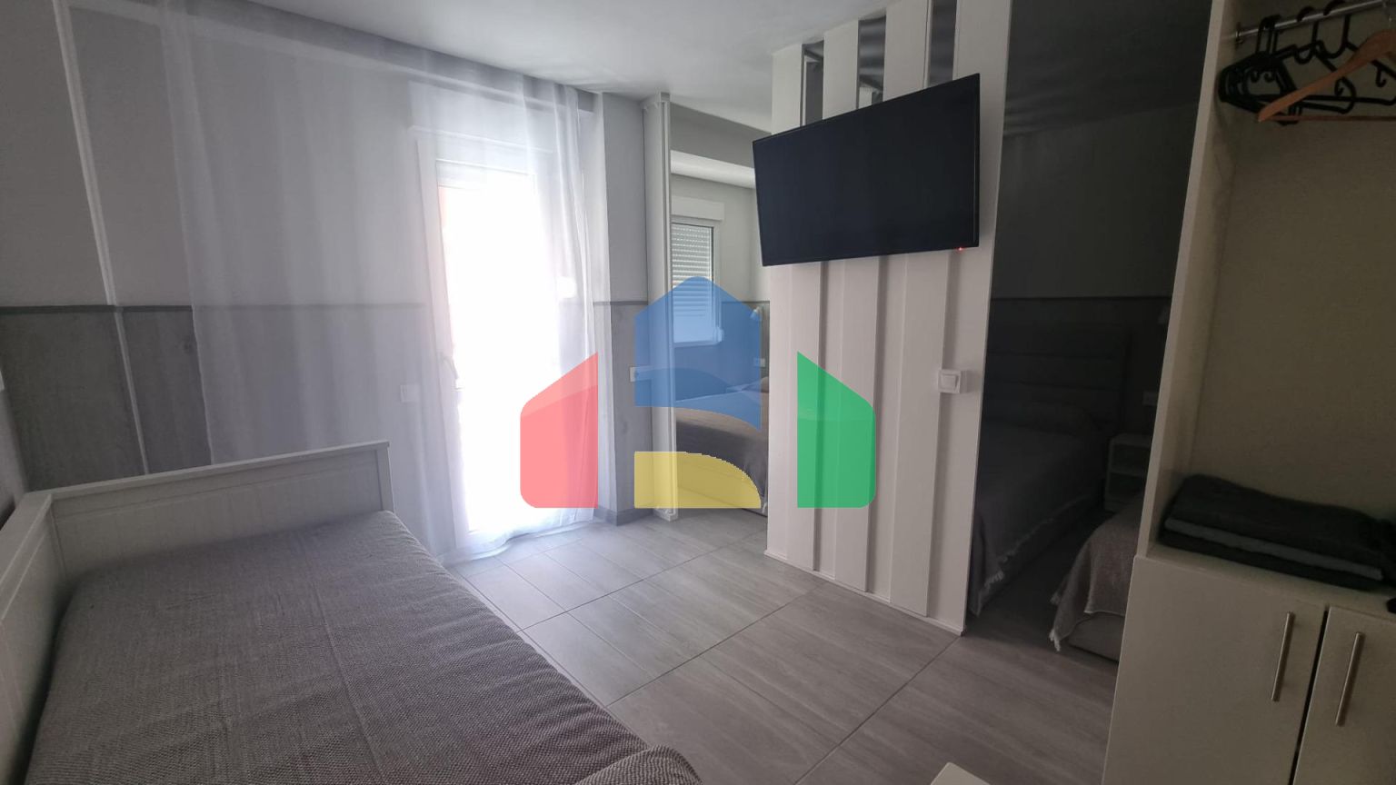 КВАРТИРА ПОСЛЕ РЕМОНТА В 50 МЕТРАХ ОТ ПЛЯЖА. 3 СПАЛЬНИ. 3 ВАННЫЕ КОМНАТЫ. 105 М2. ПОДЕЛЕННАЯ НА ТРИ СТУДИИ.