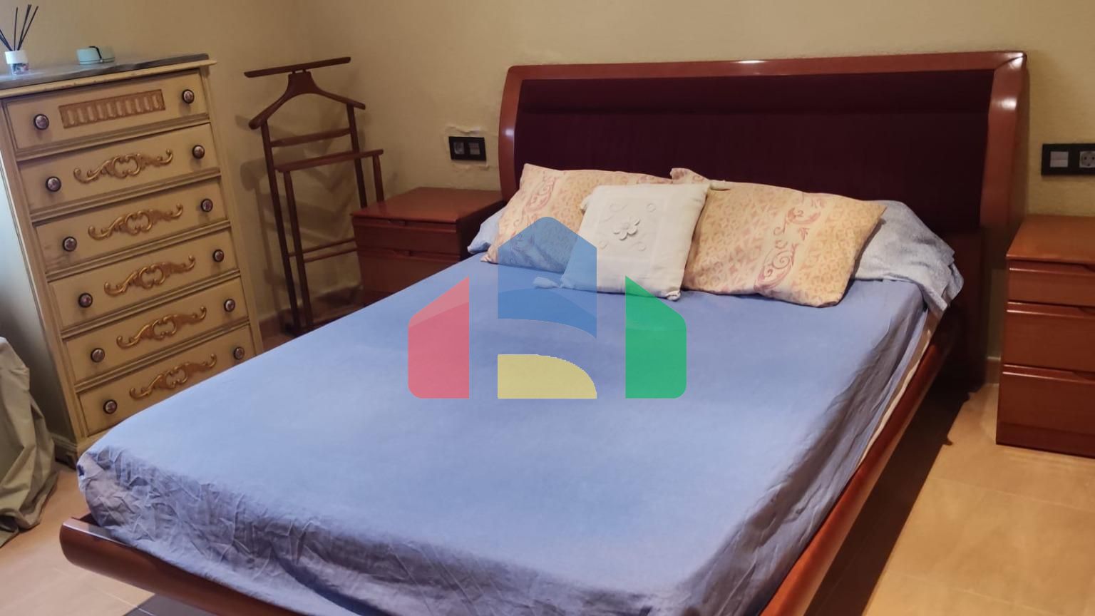 Дом в центре Торревьехи: комфорт и близость к пляжу с тремя спальнями и двумя ванными комнатами