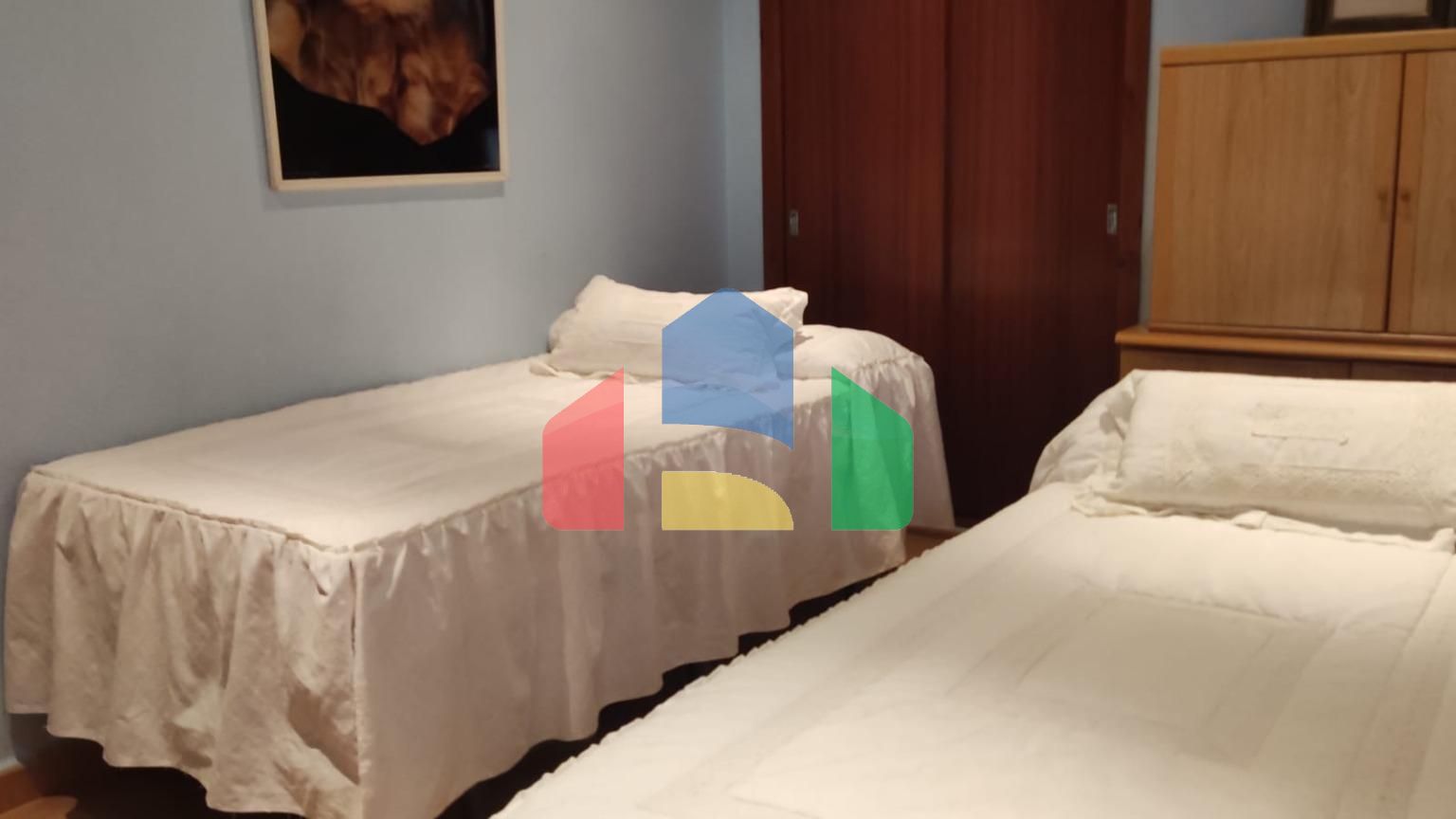 Дом в центре Торревьехи: комфорт и близость к пляжу с тремя спальнями и двумя ванными комнатами