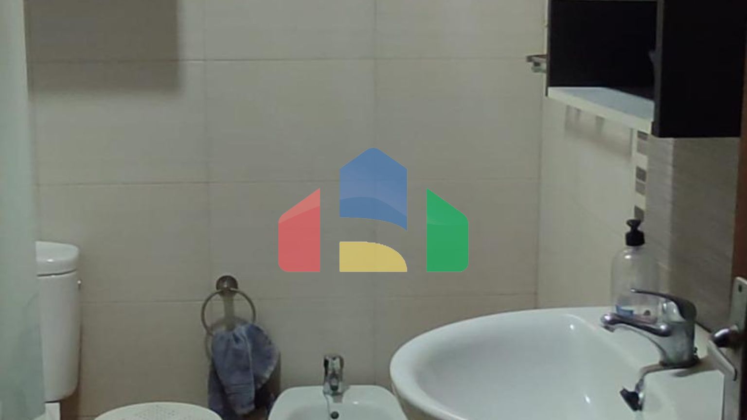 Дом в центре Торревьехи: комфорт и близость к пляжу с тремя спальнями и двумя ванными комнатами