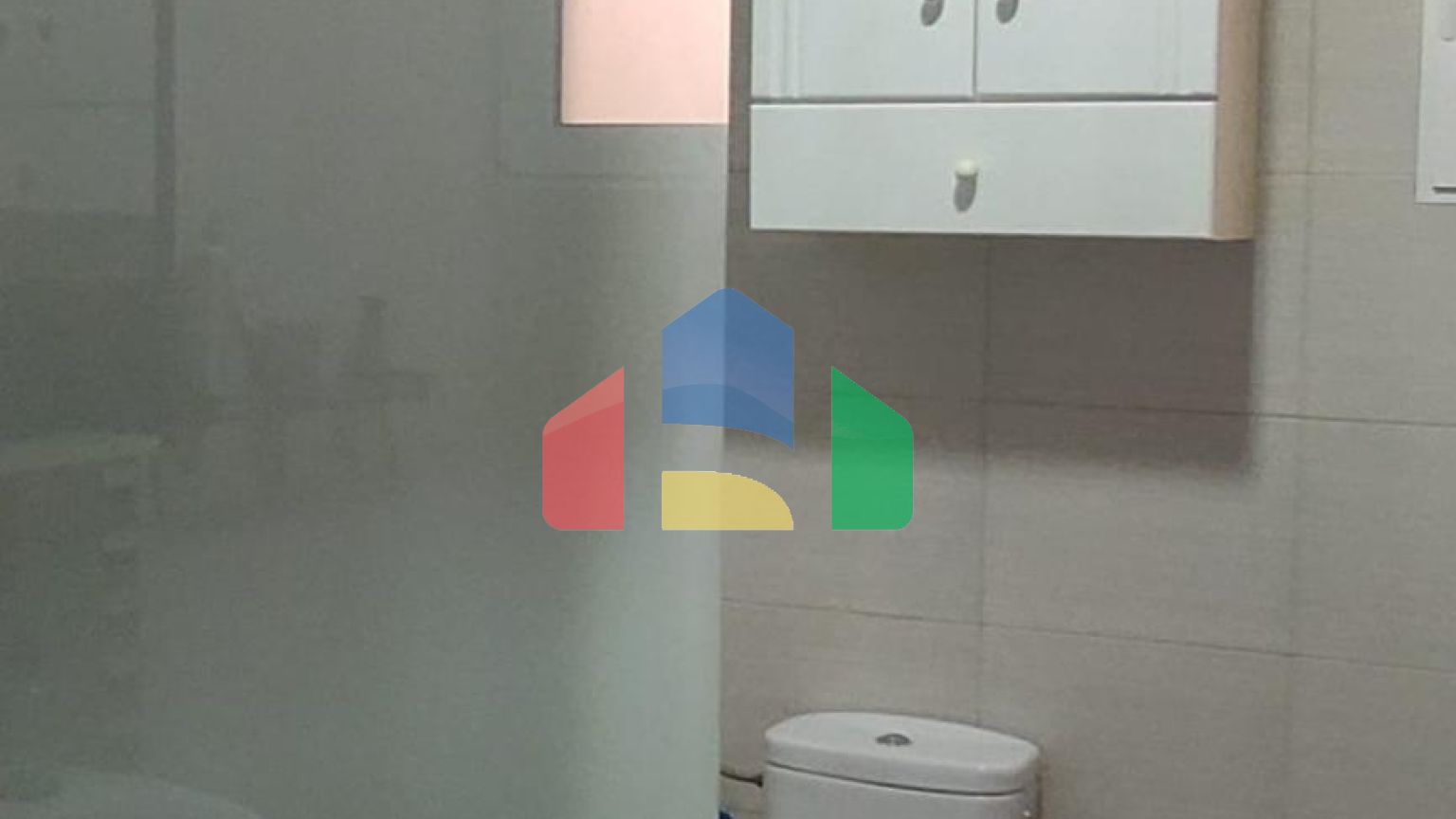 Дом в центре Торревьехи: комфорт и близость к пляжу с тремя спальнями и двумя ванными комнатами