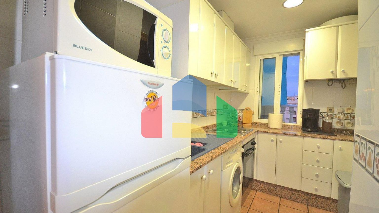 ПЕНТХАУС В ЛУЧШЕМ РАЙОНЕ ТОРРЕВЬЕХЕ. ОГРОМНАЯ ТЕРРАСА. 3 СПАЛЬНИ. 2 ВАННЫЕ КОМНАТЫ.