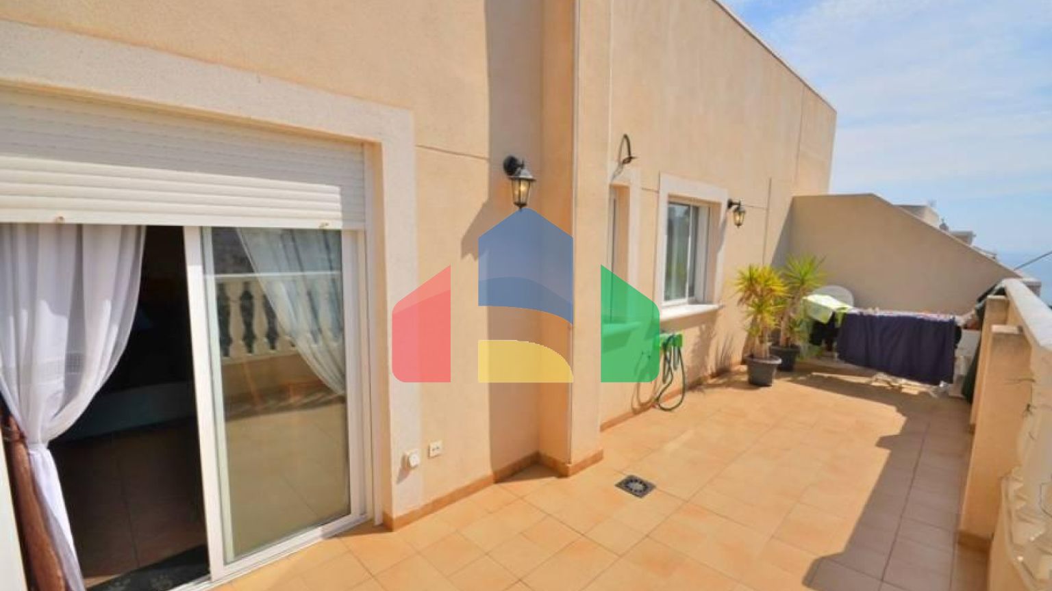 ПЕНТХАУС В ЛУЧШЕМ РАЙОНЕ ТОРРЕВЬЕХЕ. ОГРОМНАЯ ТЕРРАСА. 3 СПАЛЬНИ. 2 ВАННЫЕ КОМНАТЫ.