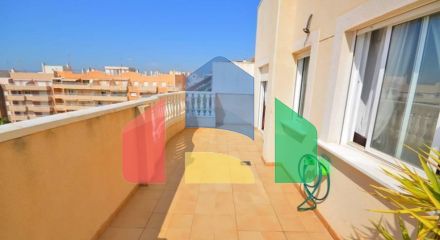 ПЕНТХАУС В ЛУЧШЕМ РАЙОНЕ ТОРРЕВЬЕХЕ. ОГРОМНАЯ ТЕРРАСА. 3 СПАЛЬНИ. 2 ВАННЫЕ КОМНАТЫ.