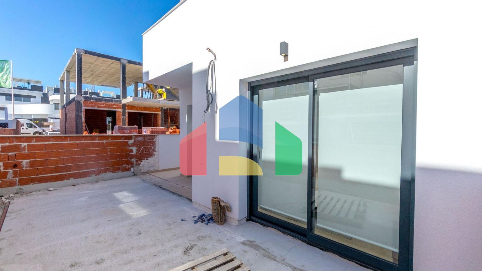 НОВЫЙ ЖИЛОЙ КОМПЛЕКС БУНГАЛО В ЛОС БАЛКОНЕС