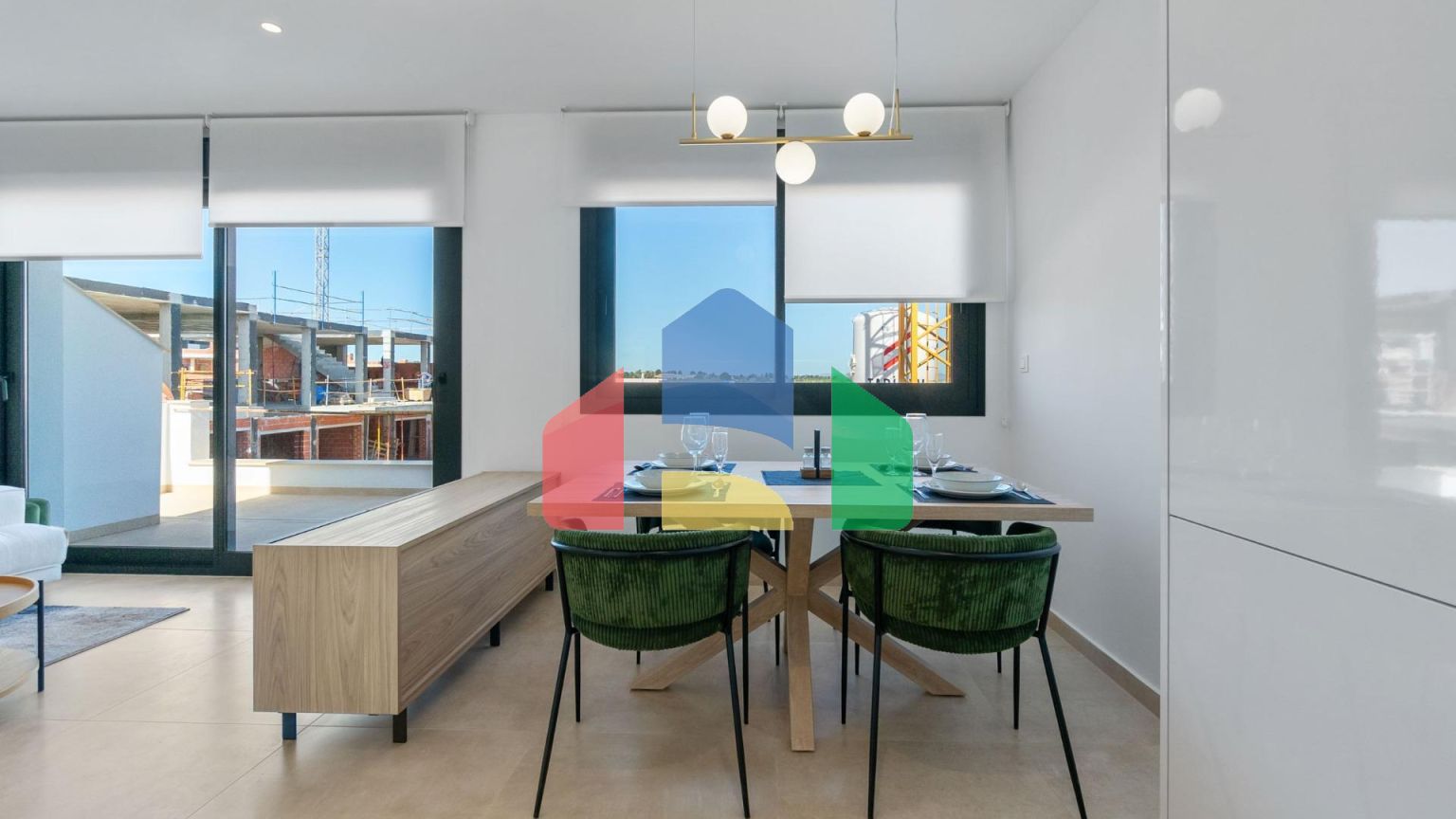 НОВЫЙ ЖИЛОЙ КОМПЛЕКС БУНГАЛО В ЛОС БАЛКОНЕС